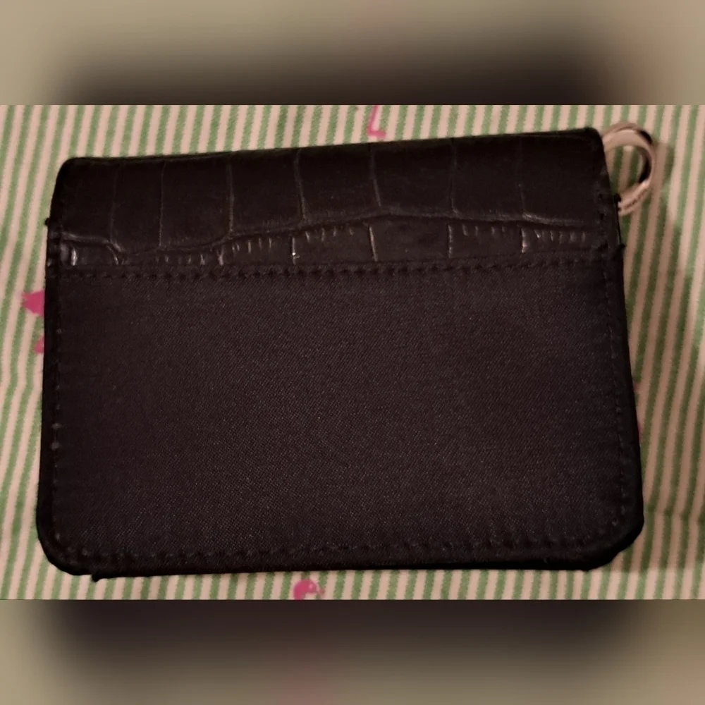 Vintage Barbara Bolan Black Croc Embossed Leather Compact Casual Wallet Billfold